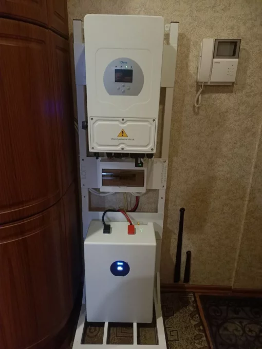 Стійка для інвертора та аккумулятора